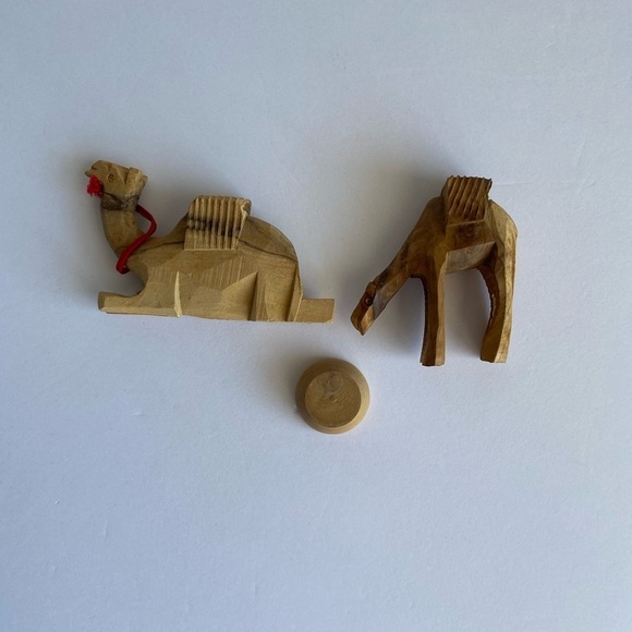 Set Of 2‎ Wooden Carved Camels With Drinking Bowl Small Miniatures Nativity - Picture 10 of 13